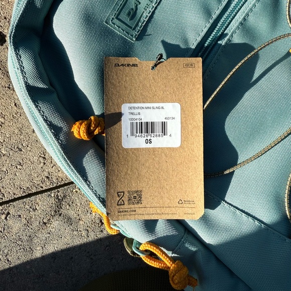 Dakine Detention Mini Sling Backpack - Picture 3 of 3